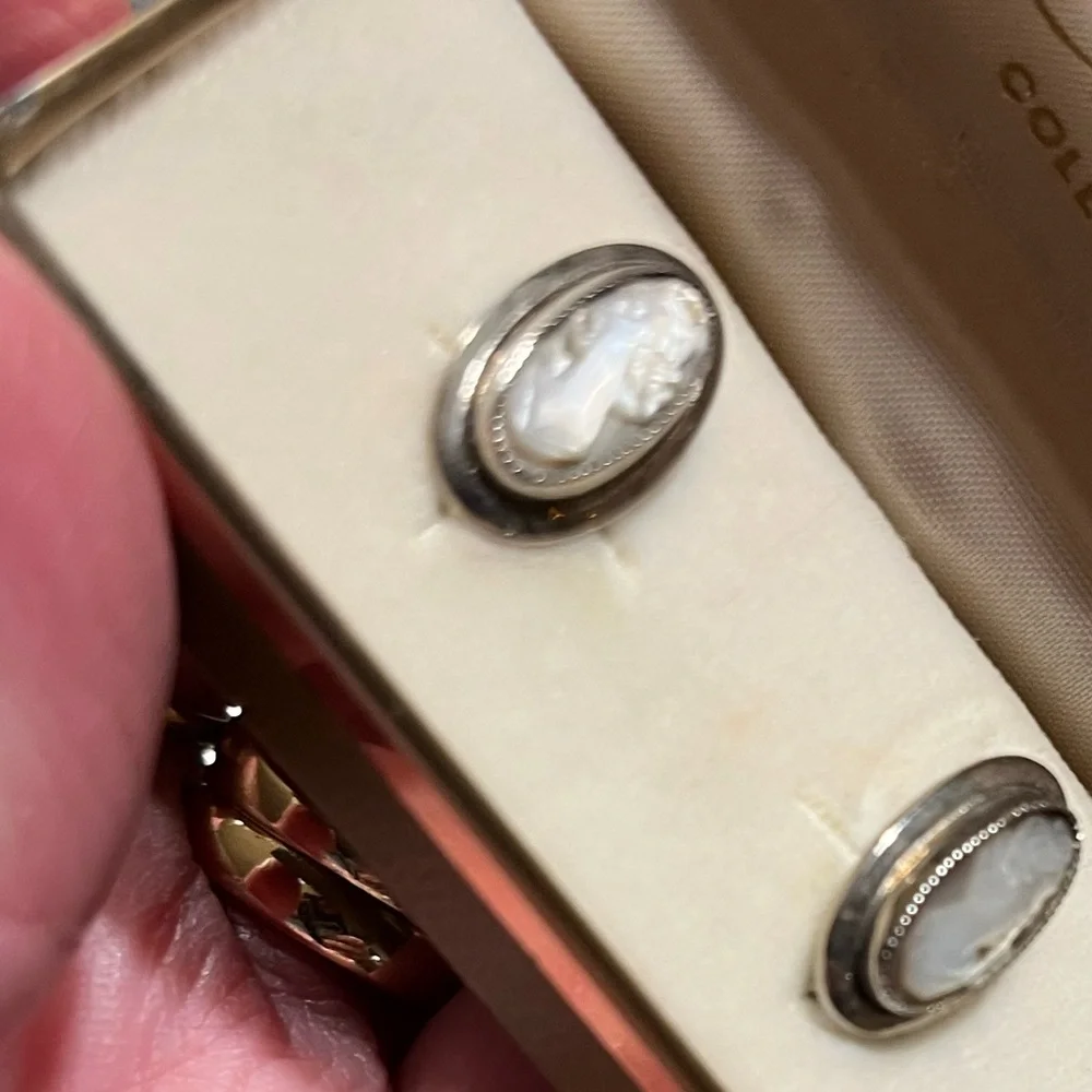 Vintage Lady Coventry Cameo Clip On Earrings - Picture 7 of 11